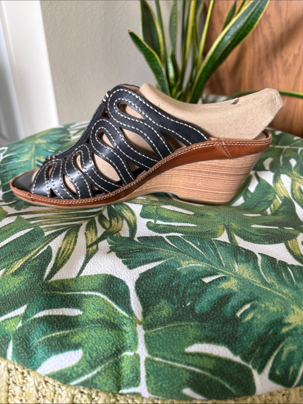 PIKOLINOS Deep Charcoal/Black Cutout Leather Heels NWOT - Picture 2 of 11